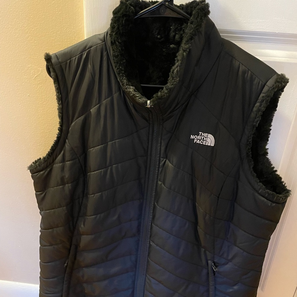 Women’s XL Black Faux Fur Lined North Face Reversible Vest